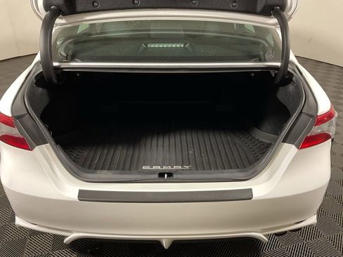 Used 2018 Toyota Camry SE FWD image 14