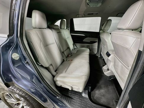 Used 2017 Toyota Highlander Plus FWD image 33
