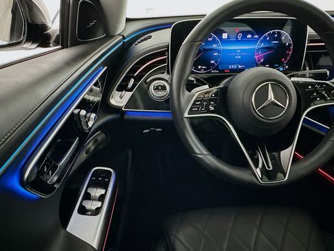 Used 2024 Mercedes-Benz E 350 4MATIC Sedan w/ Airmatic Package image 10