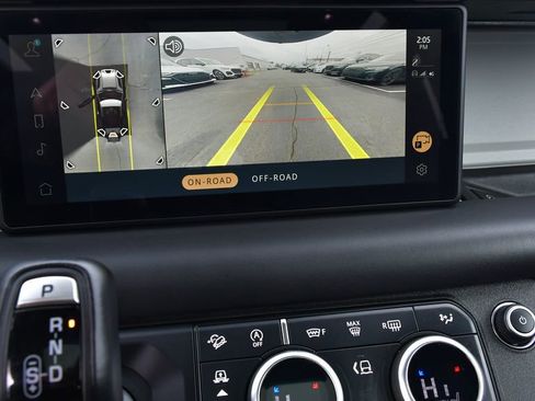 Used 2024 Land Rover Defender 90 X-Dynamic SE image 32