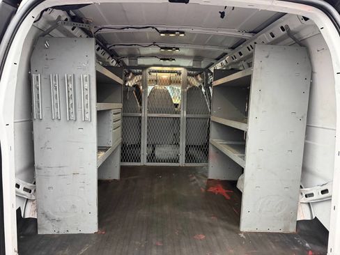 Used 2017 Chevrolet Express 2500 Extended image 16