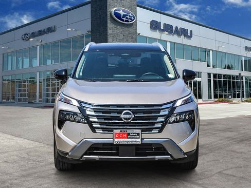 Used 2025 Nissan Rogue SL w/ SL Premium Package image 2