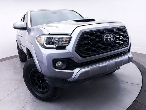 Used 2021 Toyota Tacoma TRD Sport w/ TRD Premium Sport Package AWD/4WD image 10