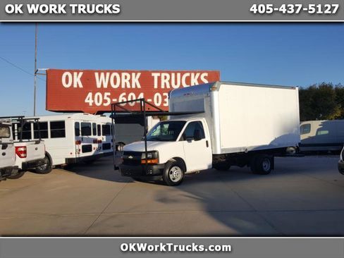 Used 2017 Chevrolet Express 3500 RWD image 1