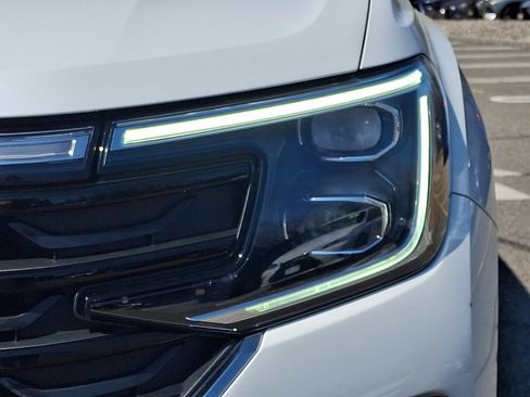 Used 2025 Volkswagen Atlas SEL Premium R-Line image 9