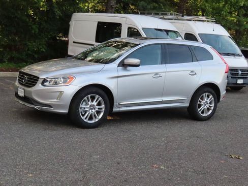 Used 2015 Volvo XC60 T5 Premier FWD image 2