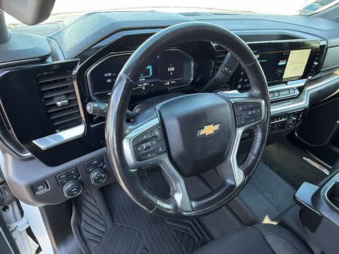 Used 2022 Chevrolet Silverado 1500 LT AWD/4WD image 10