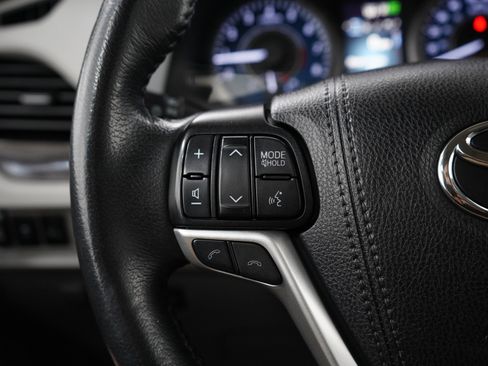 Used 2019 Toyota Sienna XLE w/ XLE Navigation Package AWD/4WD image 28
