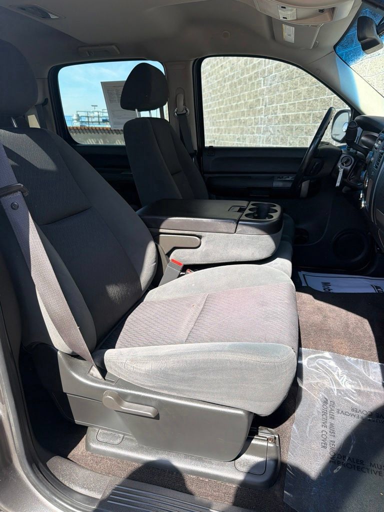 Used 2009 Chevrolet Silverado 1500 LT w/ Power Pack Plus AWD/4WD image 35