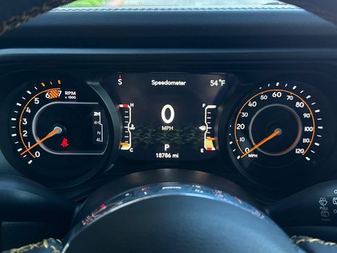Used 2024 Jeep Wrangler Unlimited Sahara AWD/4WD image 29
