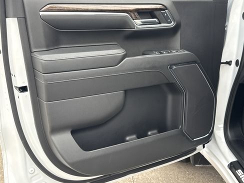 Used 2024 GMC Sierra 1500 Elevation image 3