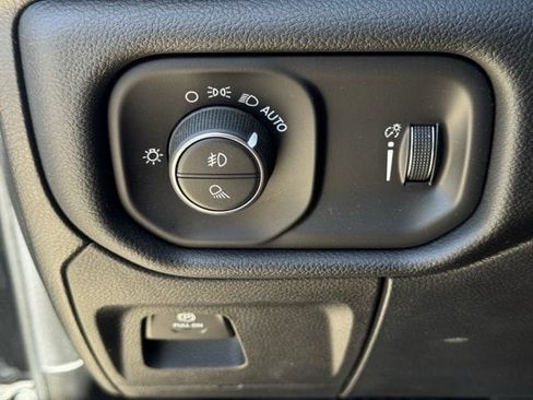Used 2023 RAM 1500 Big Horn AWD/4WD image 24