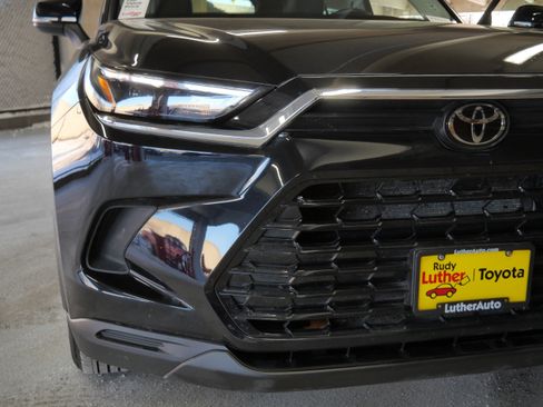 Certified 2025 Toyota Grand Highlander AWD image 17