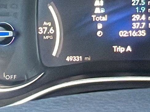 Used 2023 Chrysler Pacifica Touring-L image 31