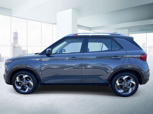 Used 2023 Hyundai Venue Limited w/ Cargo Package FWD image 2