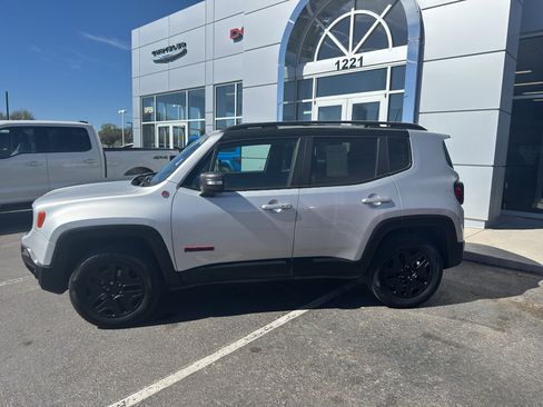 Used 2018 Jeep Renegade Trailhawk w/ Cold Weather Group II AWD/4WD image 2