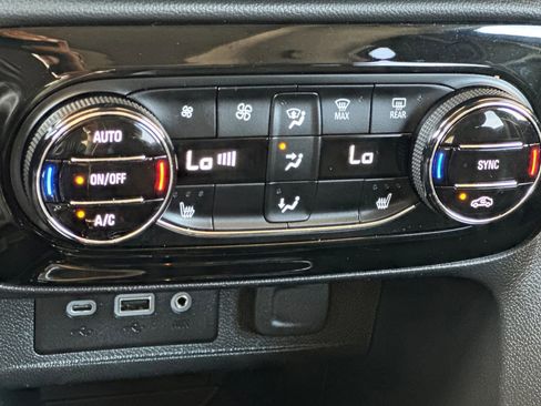 Certified 2022 Buick Encore GX Essence w/ Experience Buick Package image 21