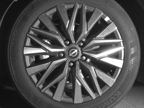 Used 2025 Nissan Altima 2.5 SV image 12