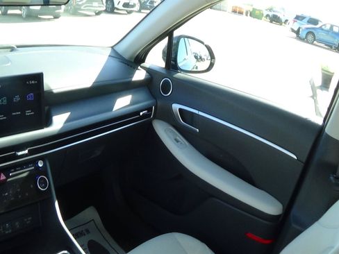 Used 2025 Hyundai Sonata SEL FWD image 13