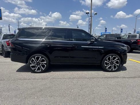 Certified 2026 Lincoln Navigator Reserve AWD/4WD image 4