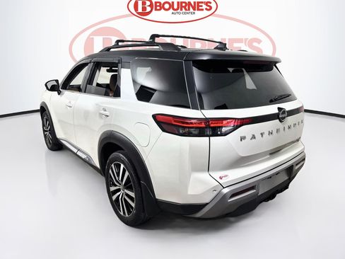 Used 2024 Nissan Pathfinder Platinum AWD/4WD image 9