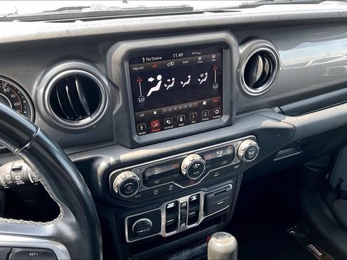 Used 2022 Jeep Wrangler Unlimited Sahara AWD/4WD image 8
