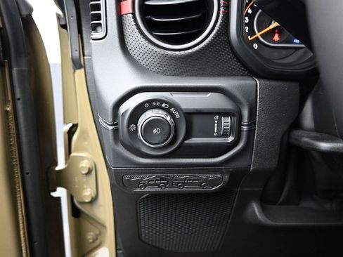 Certified 2025 Jeep Wrangler Unlimited Rubicon w/ Technology Group image 10