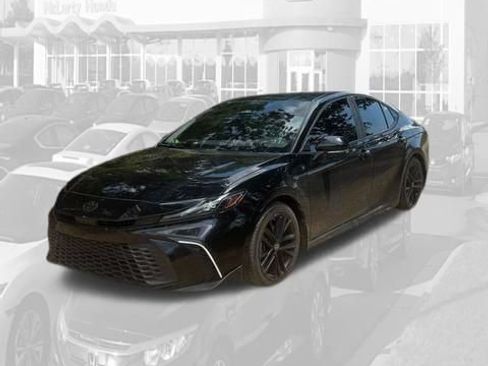 Used 2025 Toyota Camry SE FWD image 11