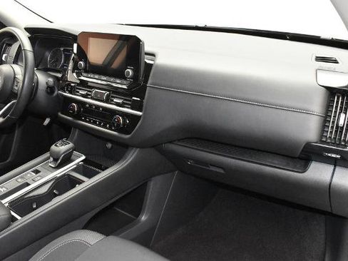 Certified 2025 Nissan Pathfinder SV FWD image 25