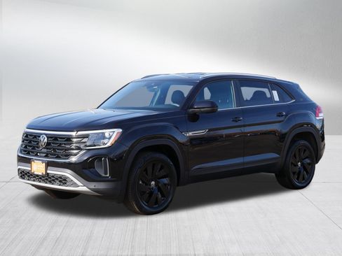 Certified 2025 Volkswagen Atlas Cross Sport SE w/ Black Wheel Package image 3