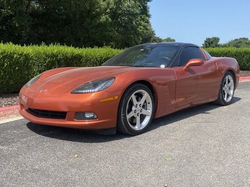 Used 2005 Chevrolet Corvette Coupe w/ Preferred Equipment Group RWD image 8