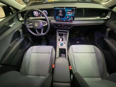 New 2026 Volkswagen Tiguan SE image 10