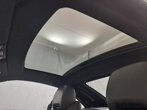 Used 2016 Mercedes-Benz SL 550 image 12