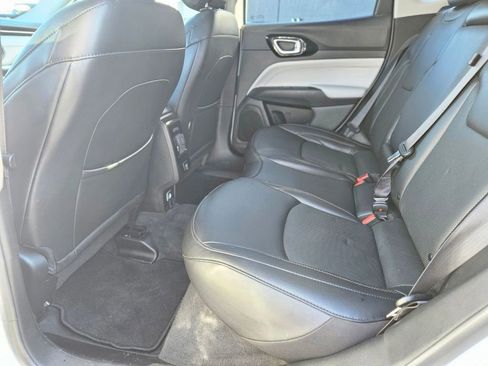 Used 2022 Jeep Compass Limited image 13