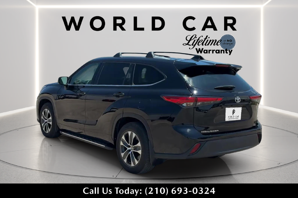 Used 2022 Toyota Highlander XLE FWD image 5