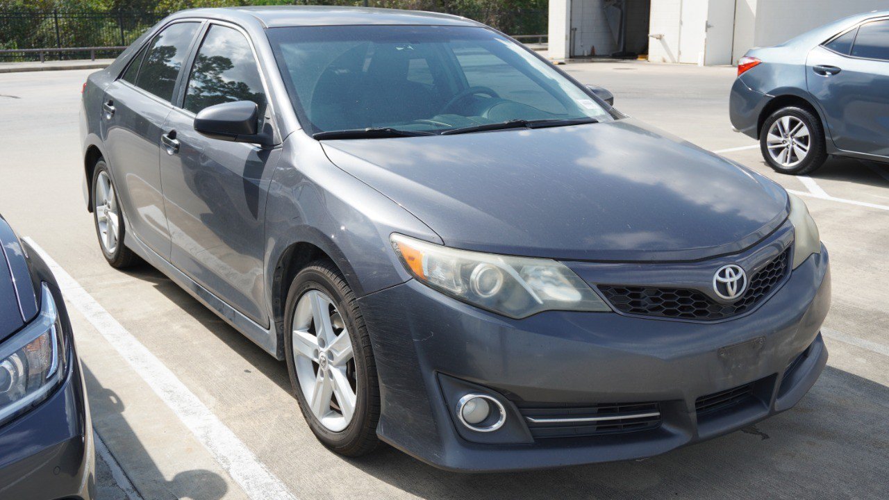 Used 2012 Toyota Camry SE FWD image 3