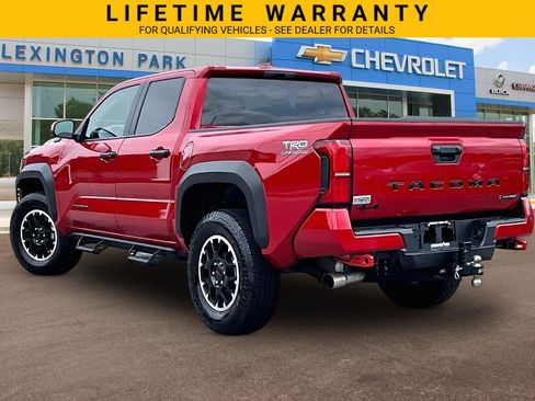 Used 2025 Toyota Tacoma TRD Off-Road AWD/4WD image 2