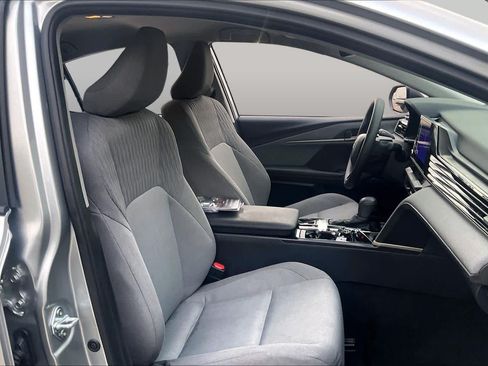 Used 2025 Toyota Camry LE w/ Convenience Package FWD image 9