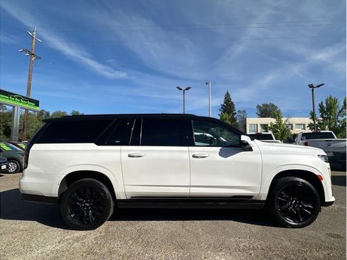 Used 2021 Cadillac Escalade ESV Sport Platinum image 8