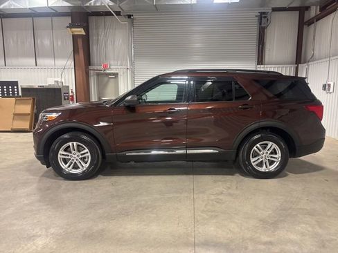 Used 2020 Ford Explorer XLT image 4
