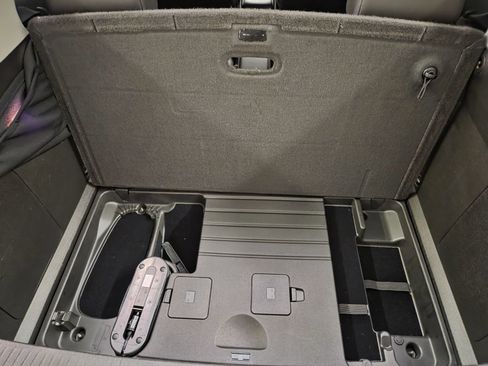 Used 2014 Chevrolet Volt Premium w/ Premium Trim Package FWD image 39