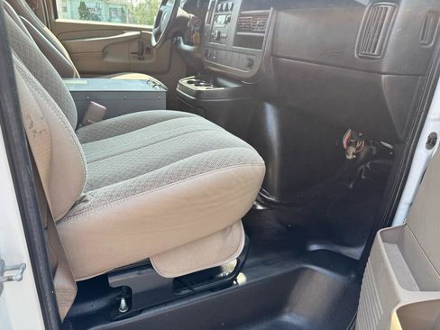 Used 2011 GMC Savana 2500 RWD image 13