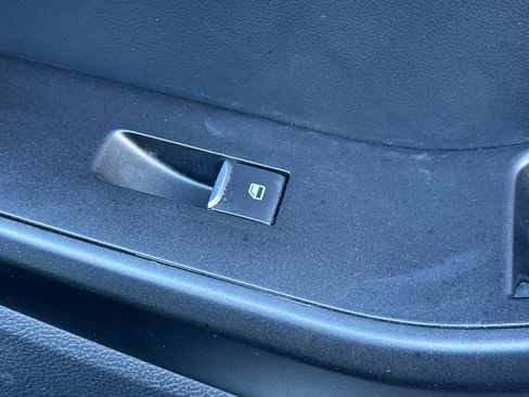 Used 2020 Ford Explorer Limited image 22