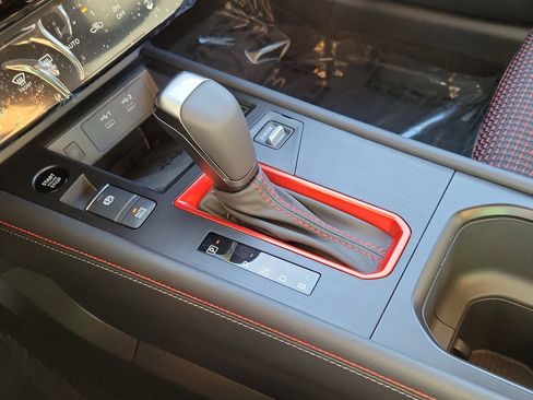 New 2026 Nissan Kicks SR FWD image 10