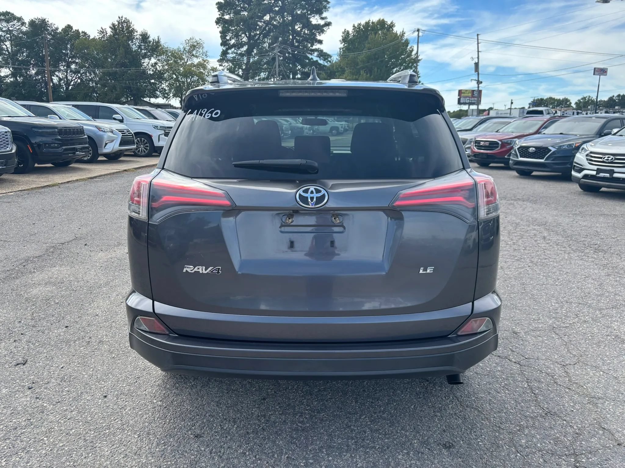 Used 2016 Toyota RAV4 LE FWD image 4