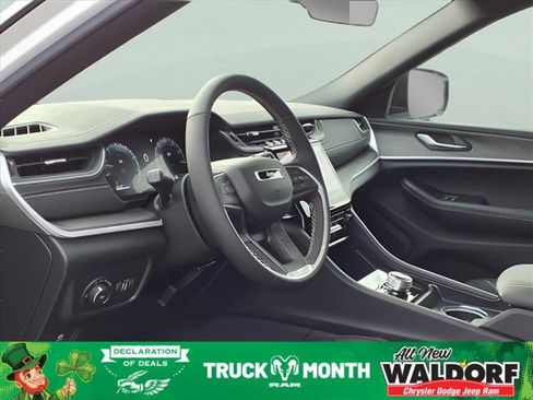 New 2025 Jeep Grand Cherokee Limited image 8