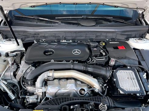 Used 2025 Mercedes-Benz GLB 250 4MATIC image 30