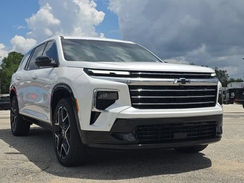 Used 2025 Chevrolet Traverse High Country FWD image 7