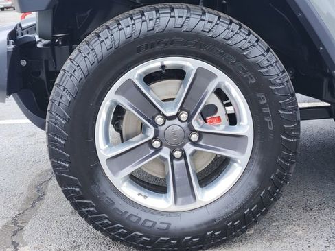 Used 2019 Jeep Wrangler Unlimited Sahara AWD/4WD image 8