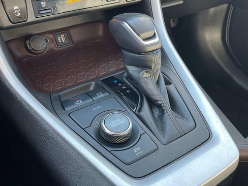 Used 2023 Toyota RAV4 Limited image 43